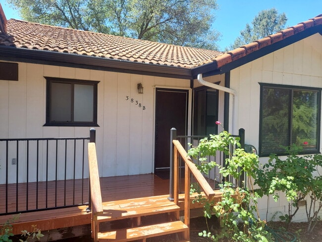 Building Photo - 3838 Los Santos Dr