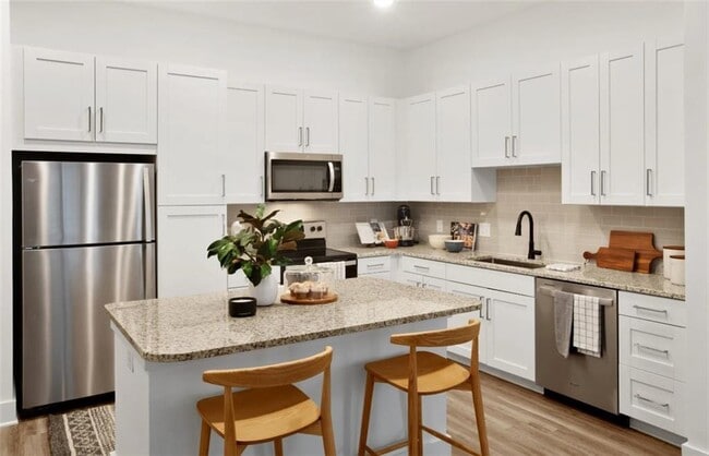 Building Photo - 4270 Phil Niekro Pkwy Unit 1212