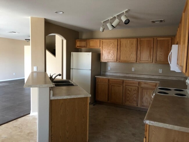 Photo - 22821 W Cantilever St