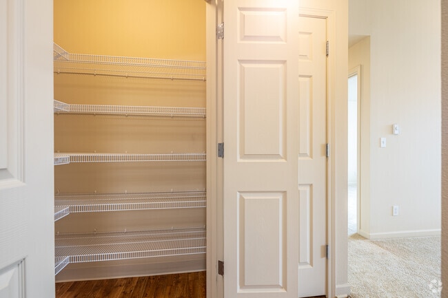 1BR 1BA - 740SF