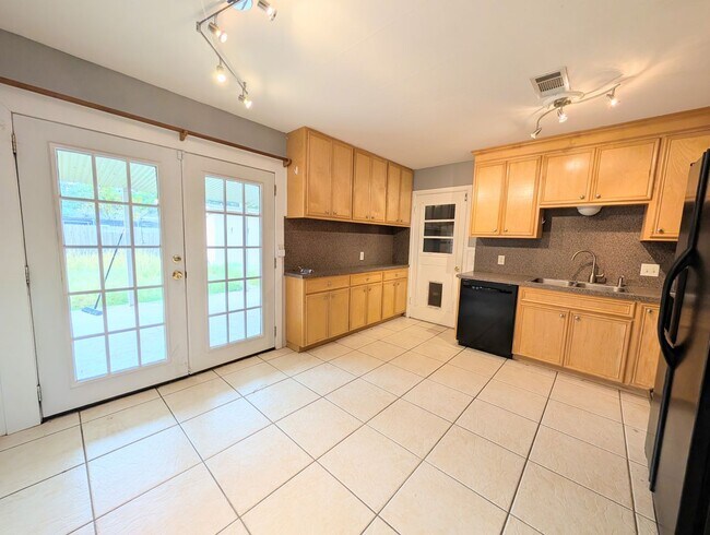 Photo - 3 Bed 2 Bath Move In Ready!