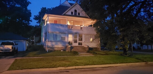 Photo - 402 Denver St House