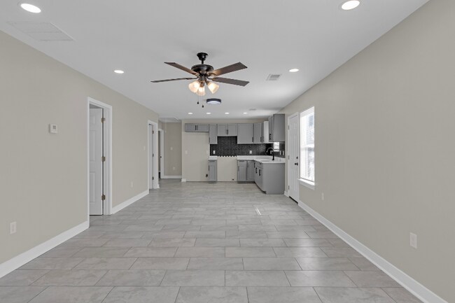 Photo - 830 David St