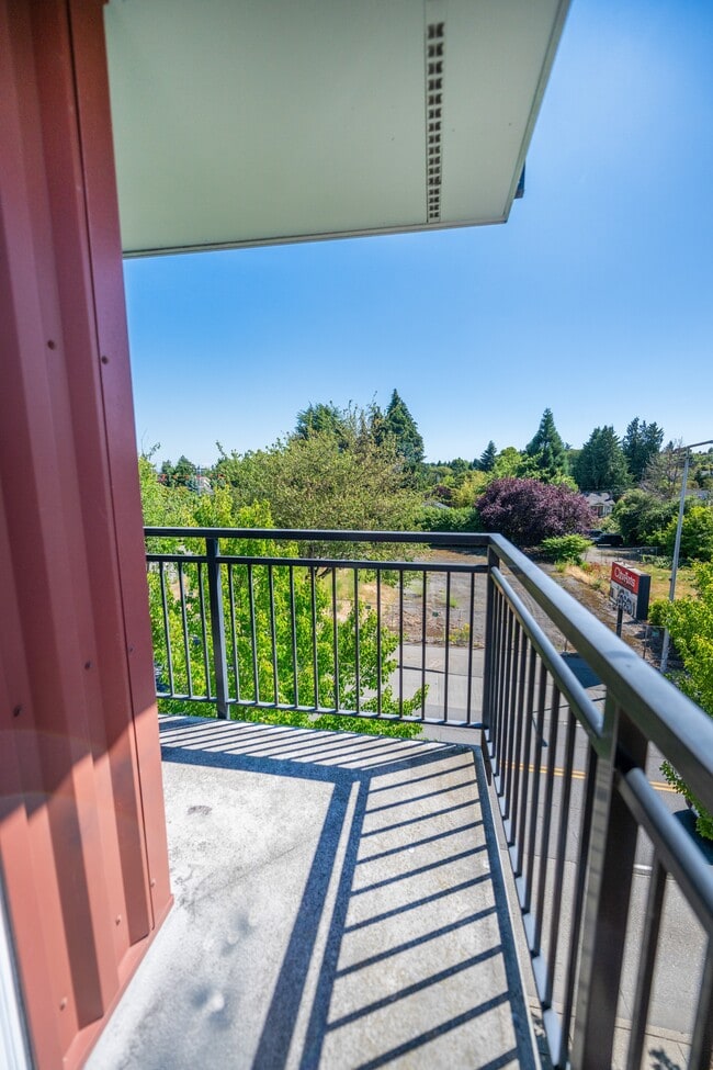 Photo - 424 N 85th St