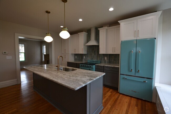 Building Photo - Newly Renovated 4 Bedroom Near Franklin Park Rental