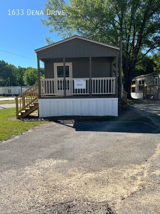 Building Photo - 1633 Dena Dr