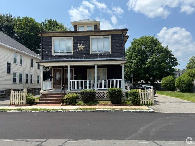 Building Photo - 7-9 Lamoille Ave Unit 1st floor Rental