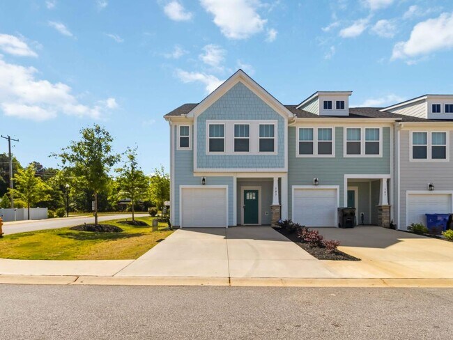 Photo - 105 Cobden Ct
