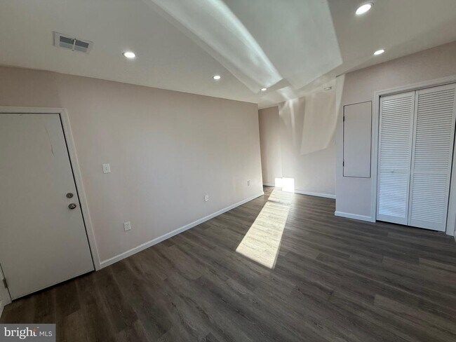 Photo - 2537 E Auburn St Unit 1