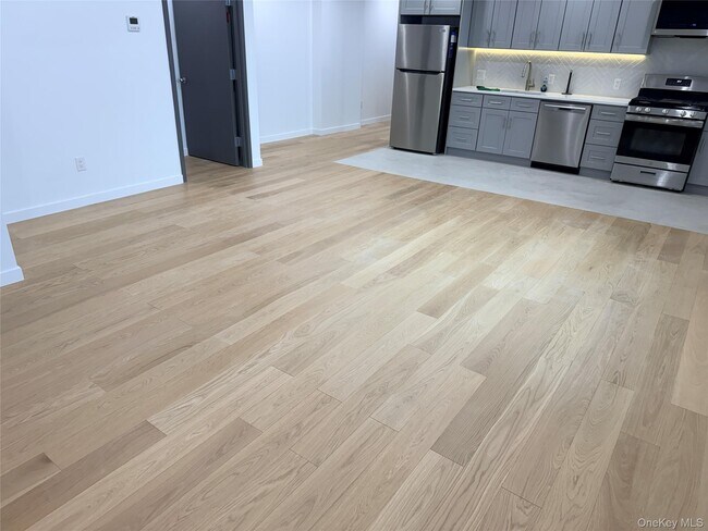 Photo - 48-23 44th St