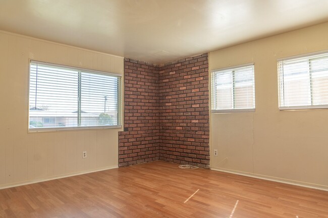 Photo - Live Large in a Cozy Retreat! Private Back... House