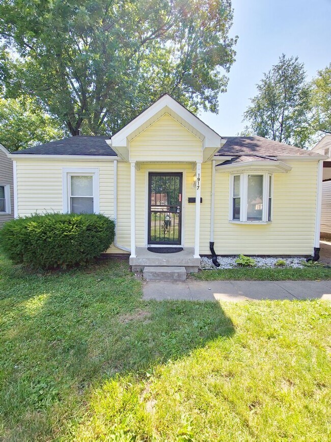 Renovated 4 bedroom Home now available! - Renovated 4 bedroom Home now available!