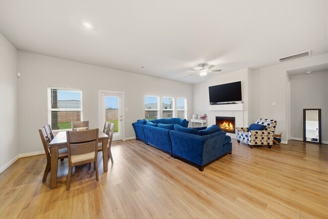 Photo - 21419 Waldenburg Pl