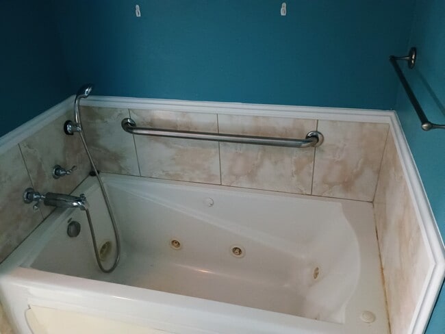 Hotbath/Jaccuzi - 1620 Landry Dr