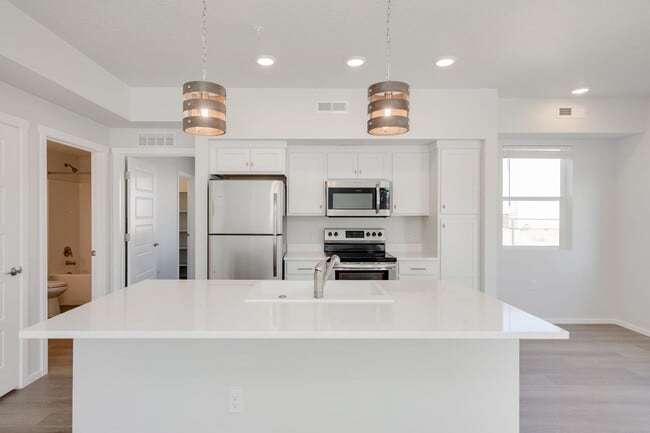 Now Leasing! Brand New, Location, Communit... - Now Leasing! Brand New, Location, Communit... Apartment Unit E201