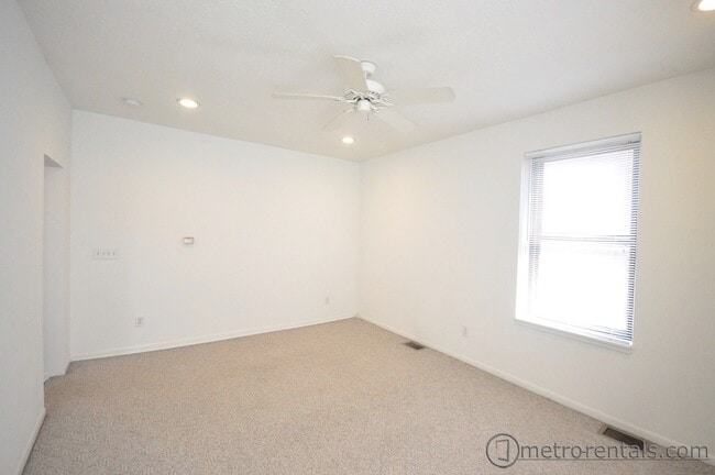 sala de estar/dormitorio - 321 E Livingston Ave Unidad Apt. B