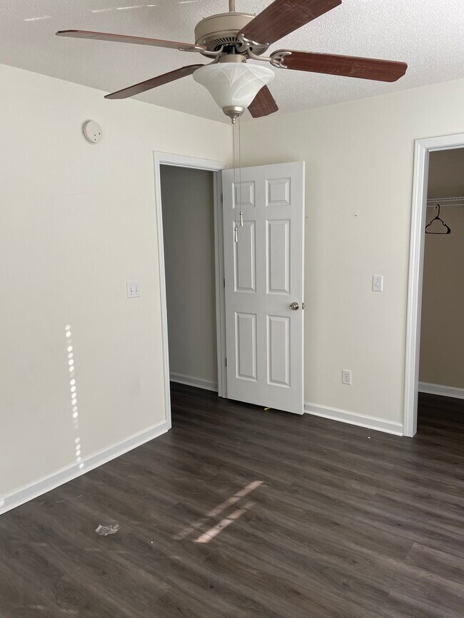 3rd bedroom - 103 Thistlewood Dr