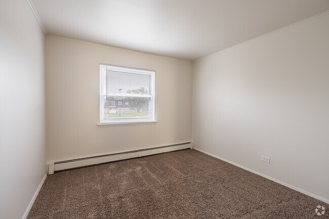 2BR, 1BA - 850SF - Second Bedroom