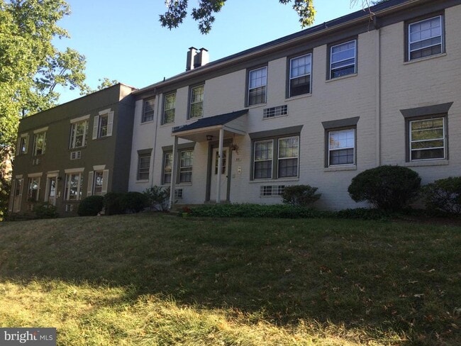 Building Photo - 806 Jefferson St Unit B Rental