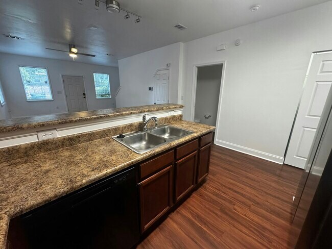 Photo - 102 White Dr