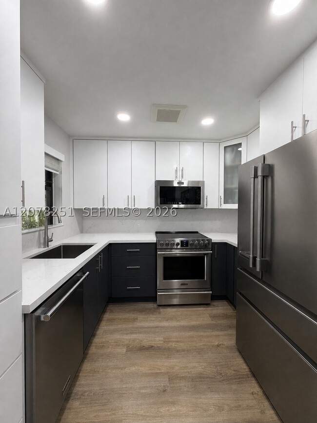 Building Photo - 3295 Cocoplum Cir Unit 3323