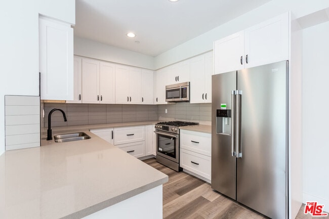 Photo - 857 Hayworth Ave Unidad 301