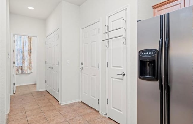 Photo - 2725 Hyde Park Dr