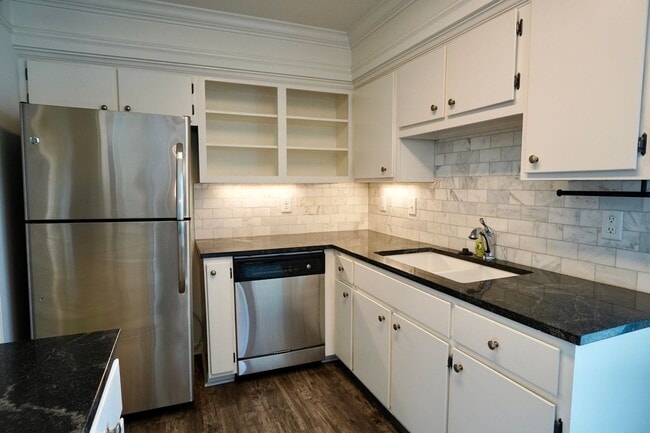 Photo - 2 Bed 2 Bath in Desirable Green Hills!