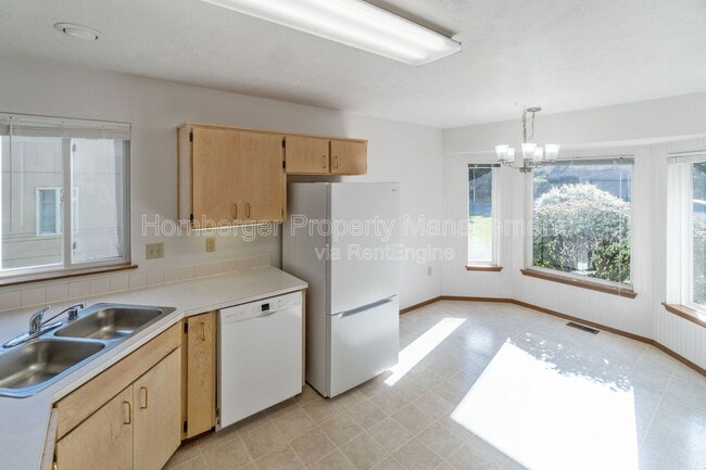 Photo - 1605 E 33rd Ave