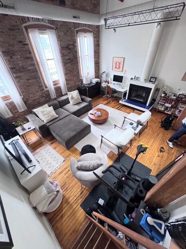 1114 W Belmont Ave Unit 2
