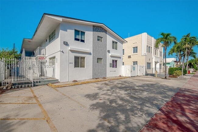 Building Photo - 6910 Bay Dr E Unit 6