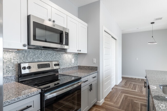 2BR, 1BA - 960SF - Kitchen - Scenic View