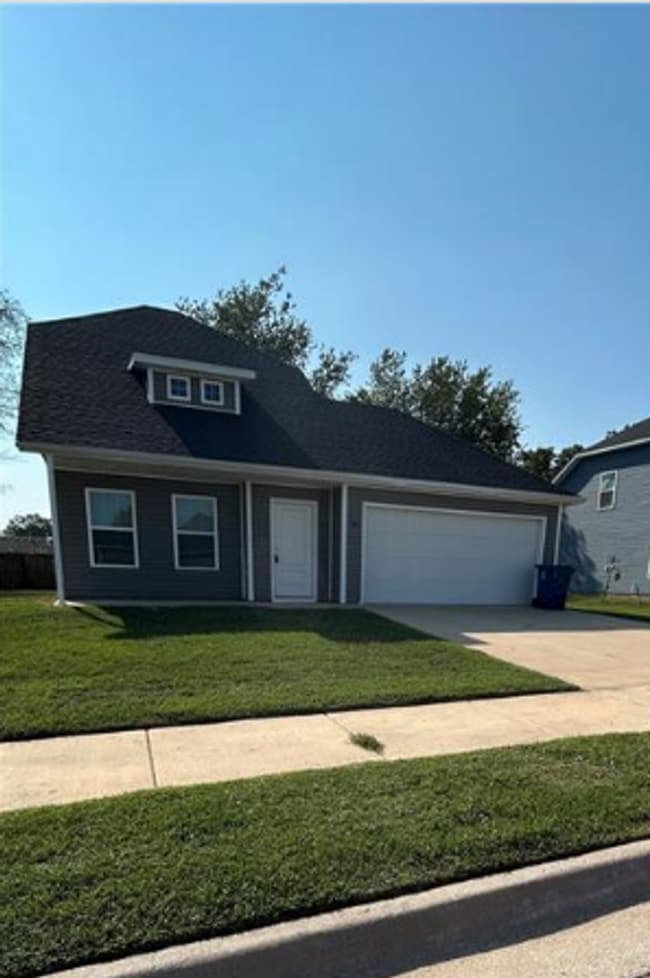 Building Photo - Beautiful 3-Bed, 2-Bath Home with Open Layout Coming Available 5/14/2026