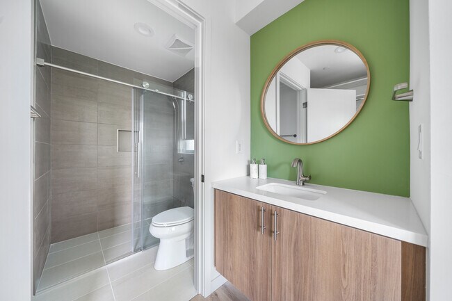 Photo - 1042 Irolo St