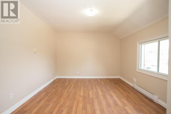 Photo - 2 Bedroom Upper-Level Unit – Parking & In-... Unit B