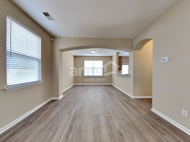 Photo - 250 Westbrooke Rd