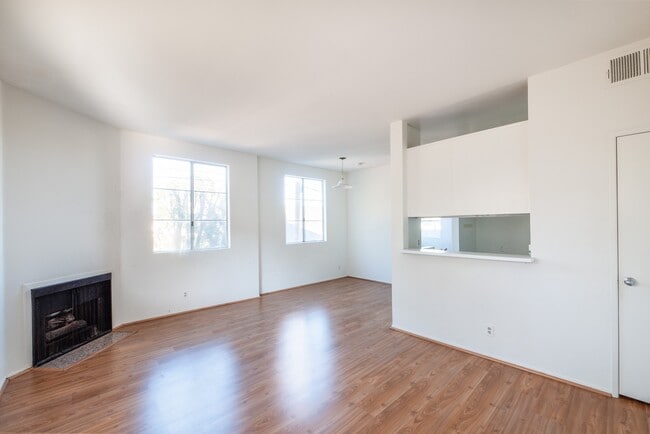 Photo - 2452 S Centinela Ave