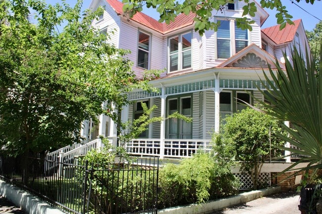 Photo - 2 bed / 1.5 bath on Rutledge St.