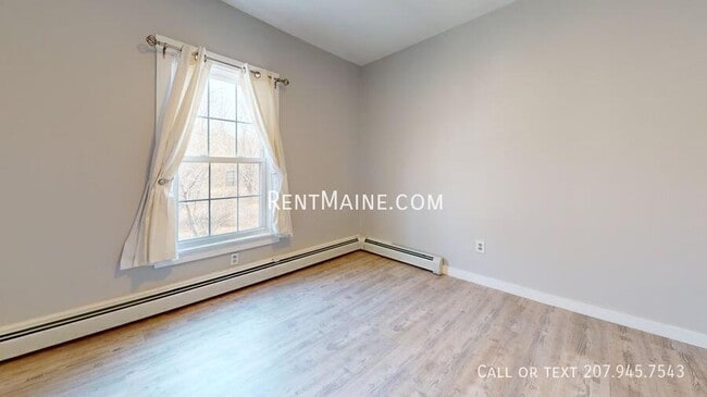 Photo - 454 S Main St Unidad B