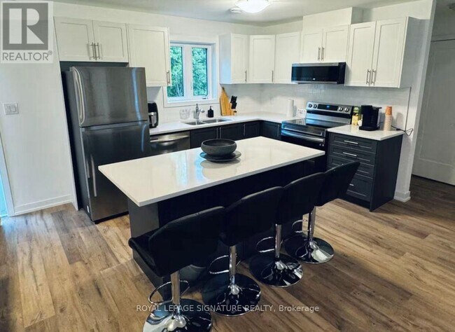 Photo - 722 - 4263 FOURTH AVENUE