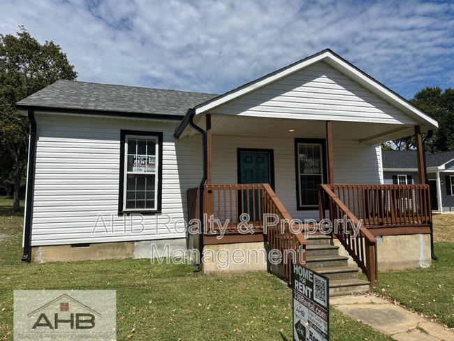 Building Photo - 313 W Market St Rental