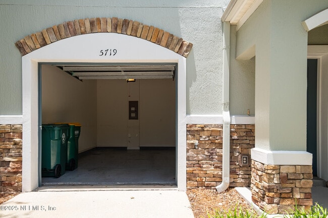 Photo - 5719 Parkstone Crossing Dr