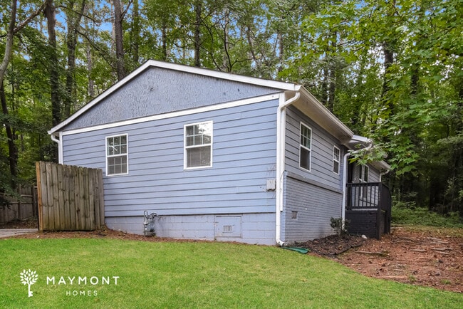 Photo - 2500 Swallow Cir SE