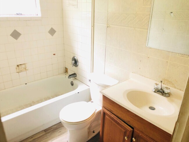 Photo - 505 W Hubbard Ave