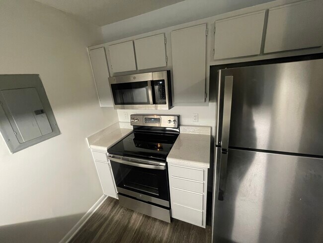 Photo - 1241 University Ct