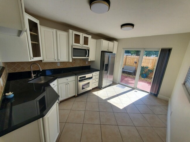 Photo - 313 SW 1st St Unit L-4