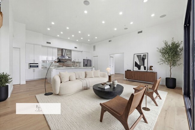 Photo - Luxury Modern Living with Stunning LA Skyline Views