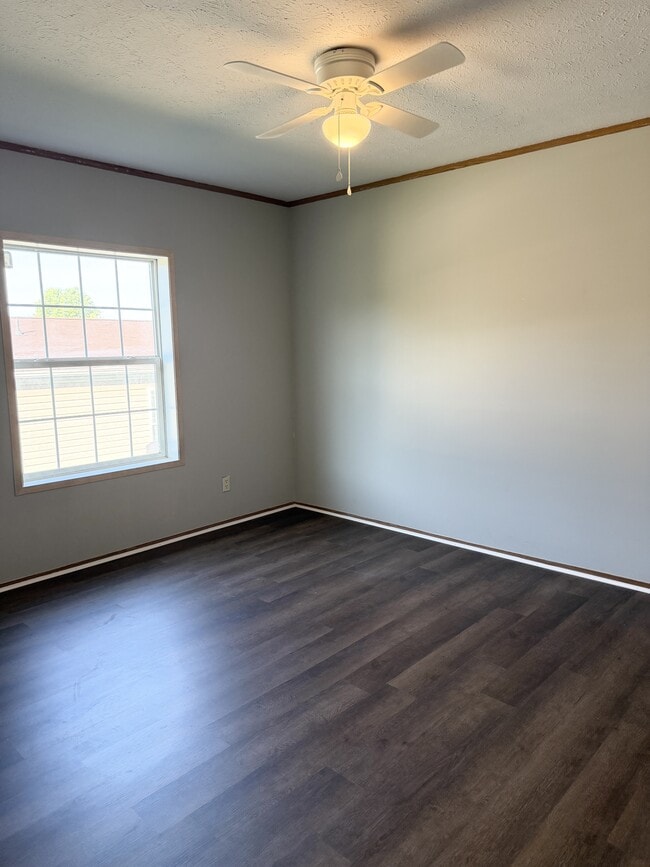 Photo - 212 Pulliam Dr