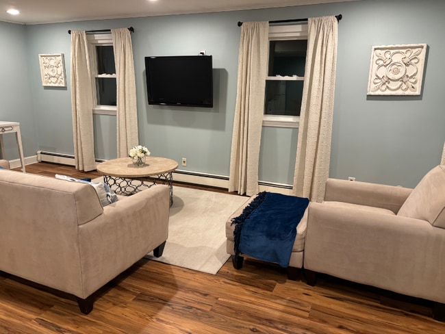 Building Photo - 10 Roosevelt Rd