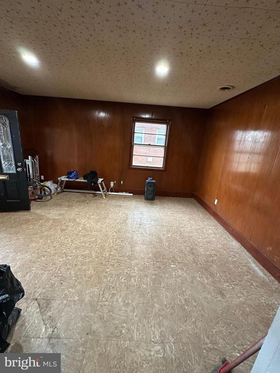 Photo - 934 N E St Ext